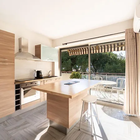 Chateau De La - 2 Avec Terrasse, Climatisation, Parking Prive Securise - A 100m Des Plages * קאן