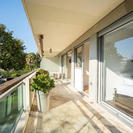 Chateau De La - 2 Avec Terrasse, Climatisation, Parking Prive Securise - A 100m Des Plages Apartment Cannes
