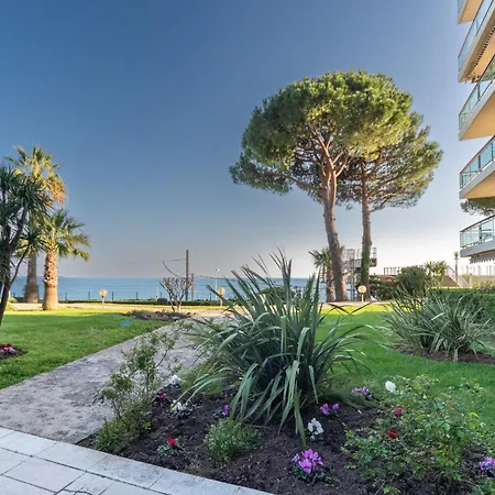 Chateau De La - 2 Avec Terrasse, Climatisation, Parking Prive Securise - A 100m Des Plages קאן