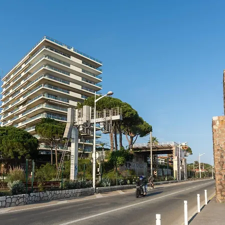 Chateau De La - 2 Avec Terrasse, Climatisation, Parking Prive Securise - A 100m Des Plages דירה *